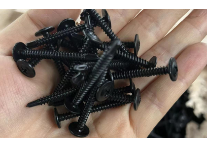 The difference between black zinc screws and colored zinc screws